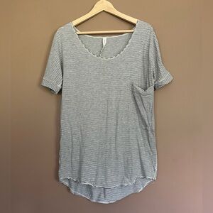 {Lululemon} Ravi Tee in Hyper Stripe Heathered Medium Grey Ghost - Womens 8
